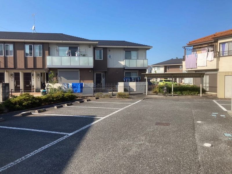 レオパレスエトワール 駐車場