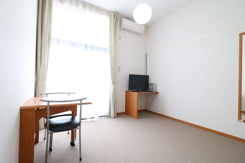 レオパレス丸の木 居間