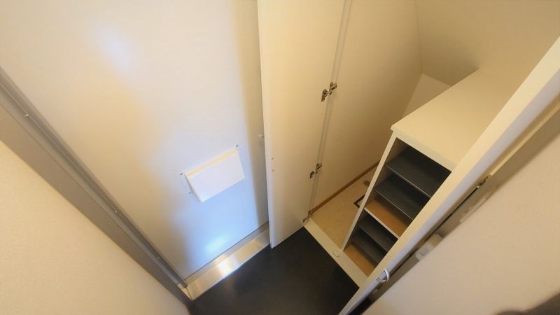 レオパレスエクレール 玄関