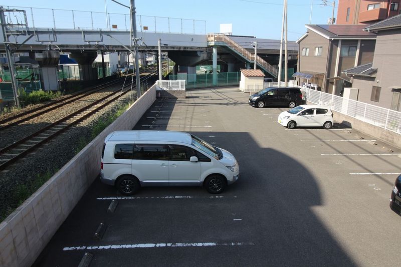 レオパレス松山保免 駐車場