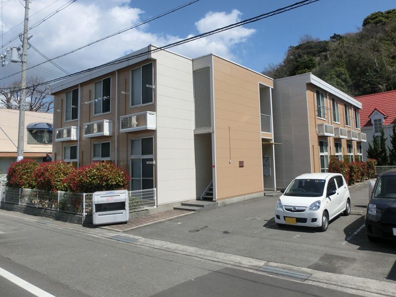 レオパレスあきば 駐車場