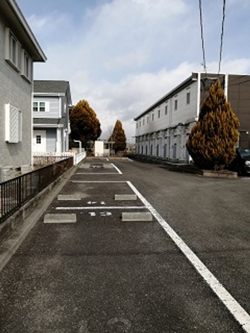 レオパレスグリーンヒルズ 駐車場