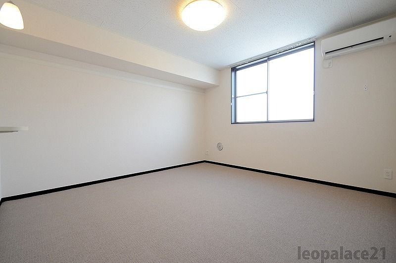 LEONEXT Nishiura Living room