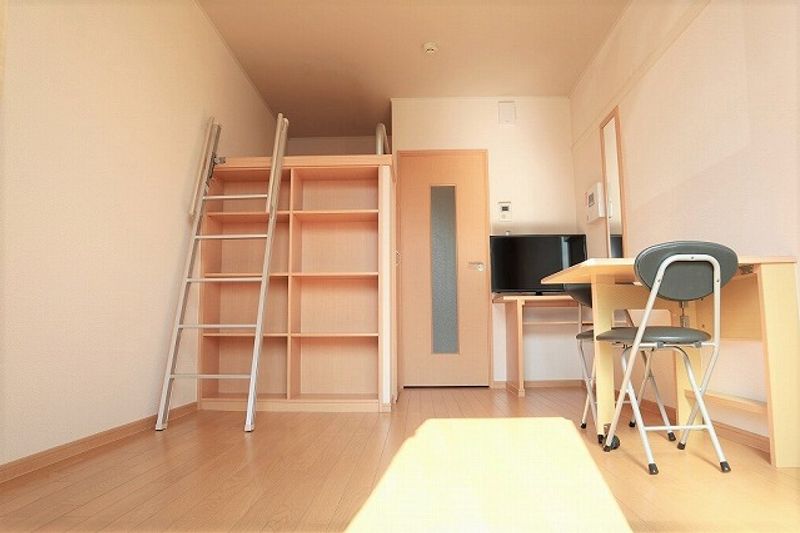レオパレスアイリスＮ 居間