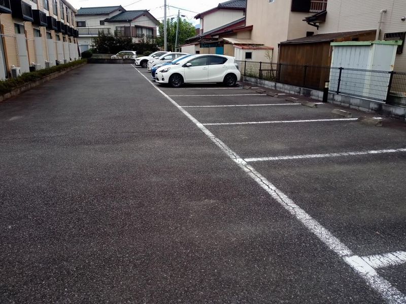 レオパレス甲斐住吉 駐車場