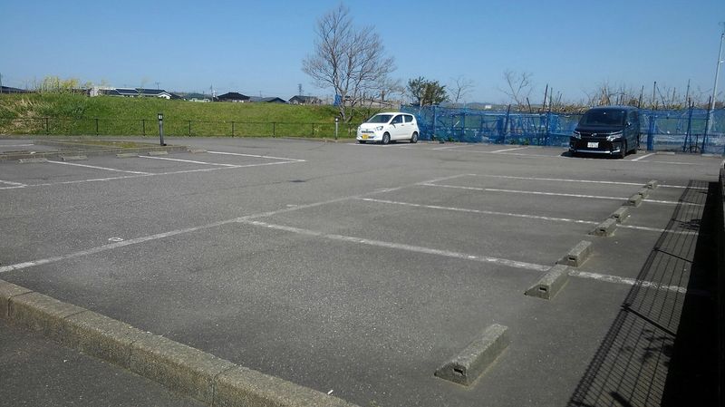 レオパレスＲＩＶＥＲ　ＬＯＶＥ 駐車場