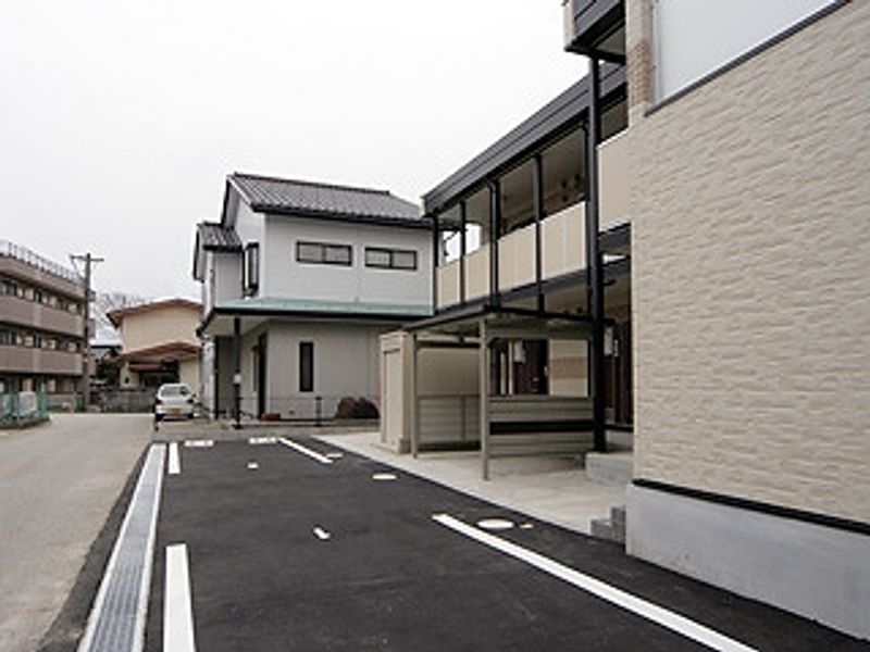 レオパレス柳葉荘 駐車場
