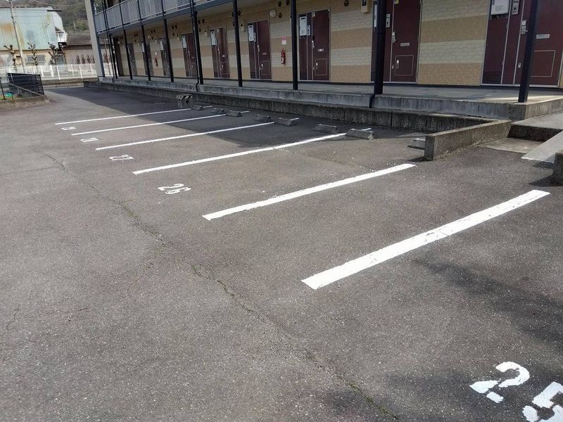 レオパレスソレーユⅡ 駐車場