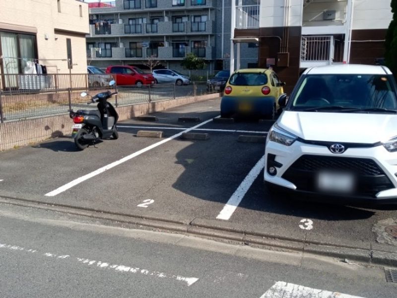 レオパレスグランヴィラージュ 駐車場