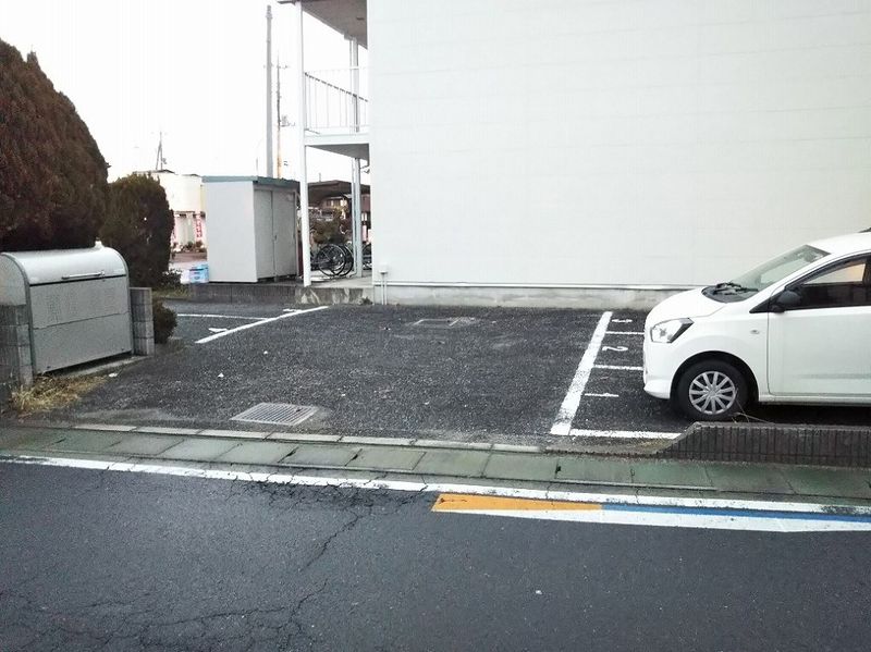 レオパレスカサブランカ 駐車場