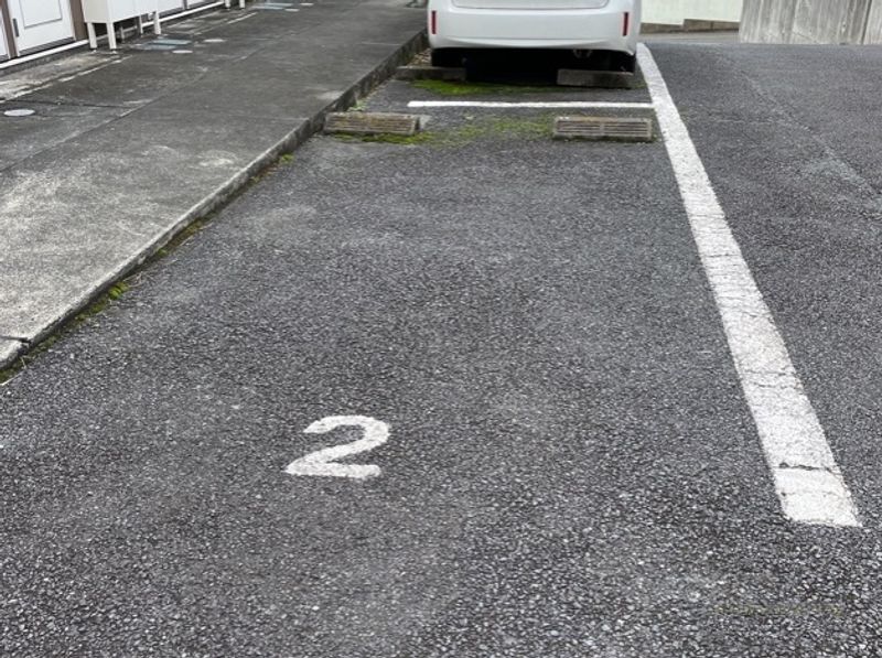 レオパレス学園前 駐車場