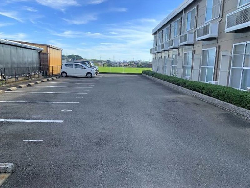 レオパレス川添 駐車場