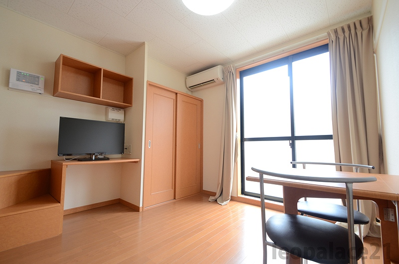 レオパレス甲賀駅前Ⅱ 寝室