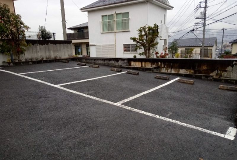 レオパレス美勝園 駐車場