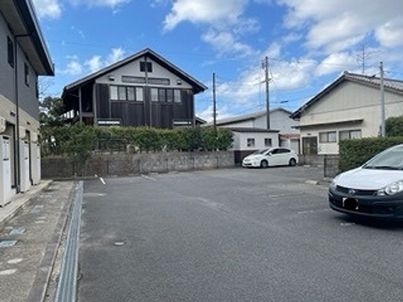 レオパレス白枝 駐車場