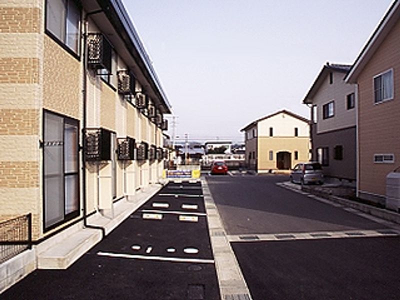 レオパレス津ノ井西 駐車場