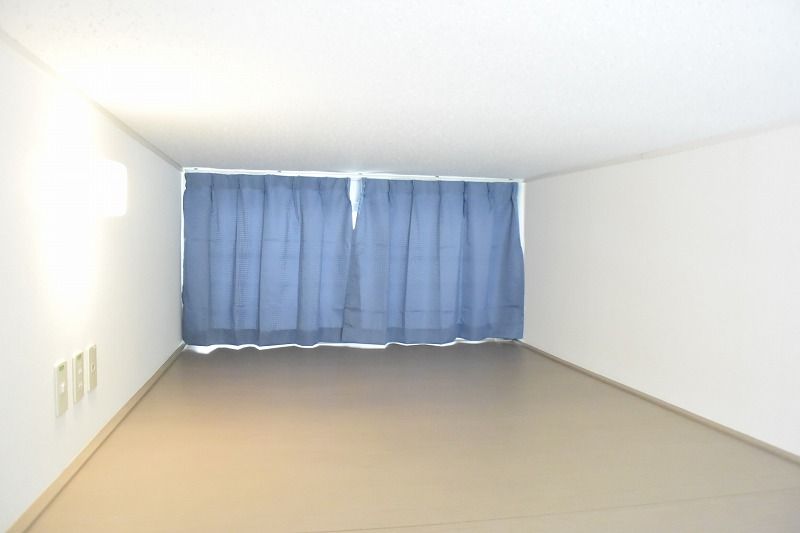 レオパレス千日一丁目 寝室