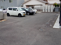 レオネクストカーサ 駐車場