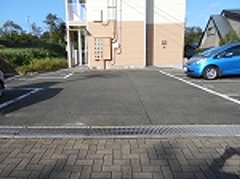 レオパレスラージ・ヒルⅡ 駐車場