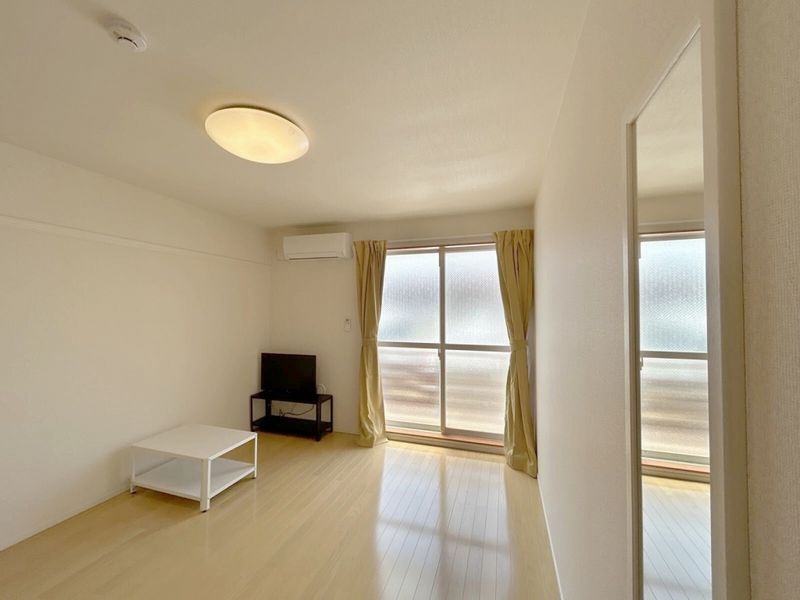 レオパレスヤチヨ 居間