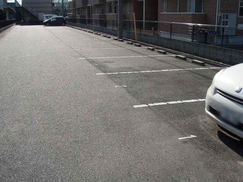レオパレスＲ＆Ｊ 駐車場