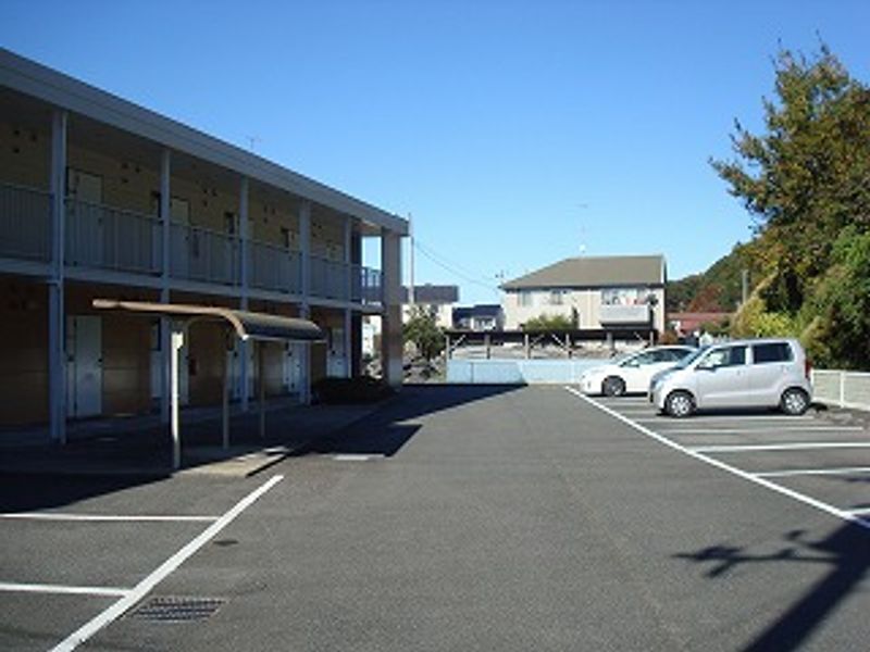 レオパレスグランディア　タク 駐車場