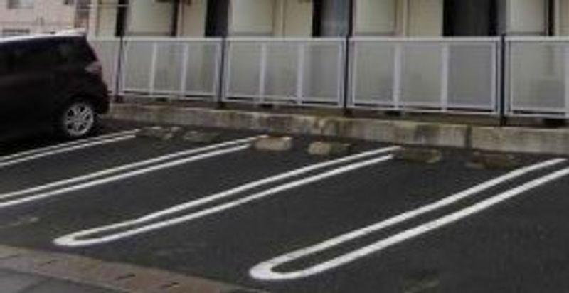 レオパレスアリビオ 駐車場