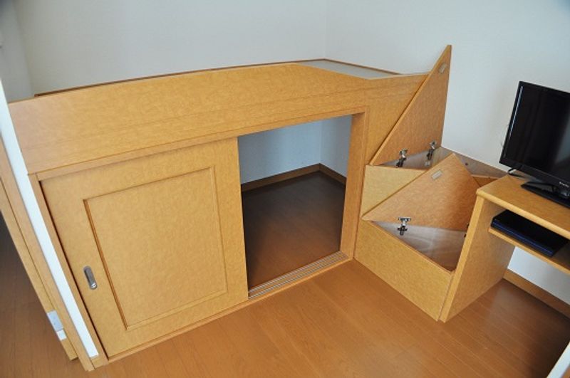 レオパレスフローラＡＩ 収納