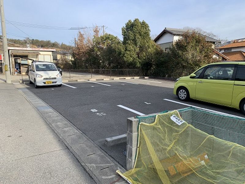 レオパレスベルヴィ旭ヶ丘 駐車場
