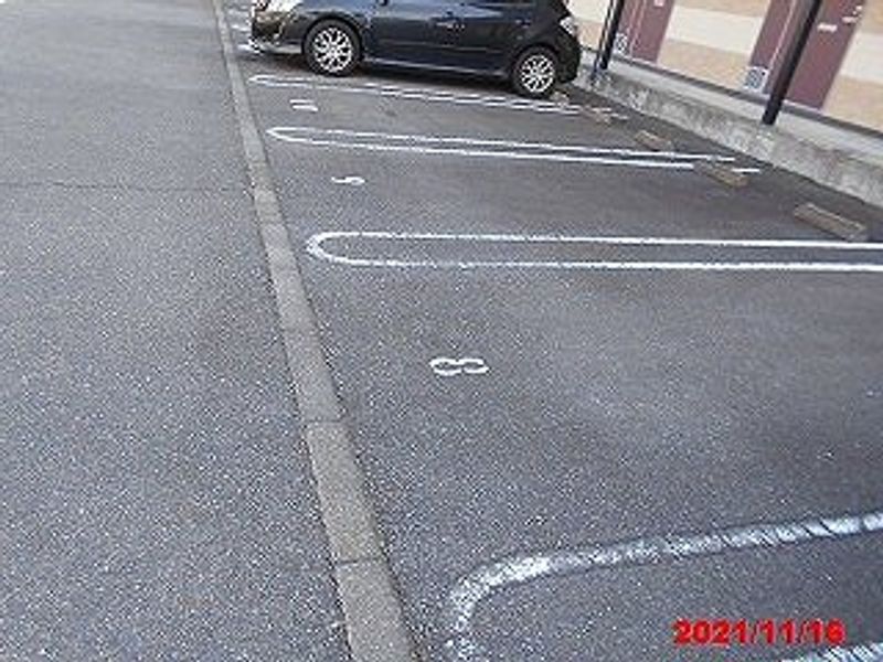 レオパレスキンモクセイ 駐車場