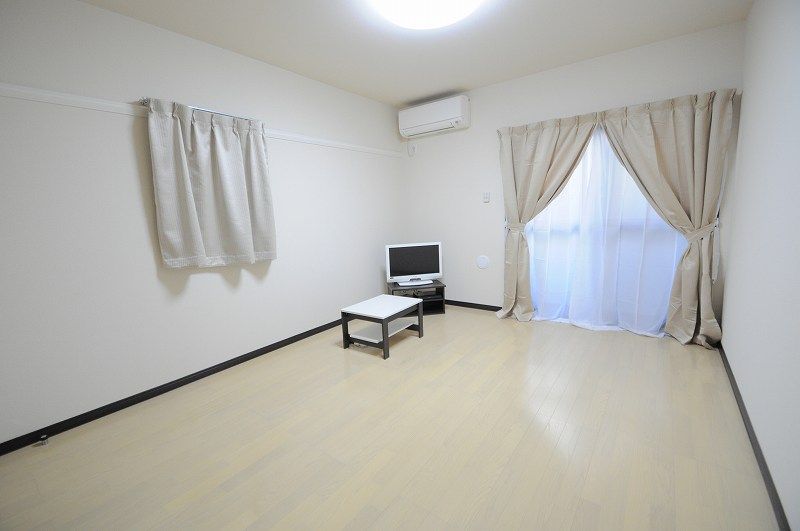 レオネクストＣＯＺＹ 居間