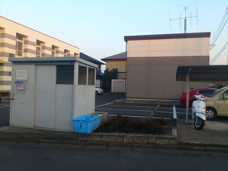 レオパレスドリームハウス２号館 駐車場