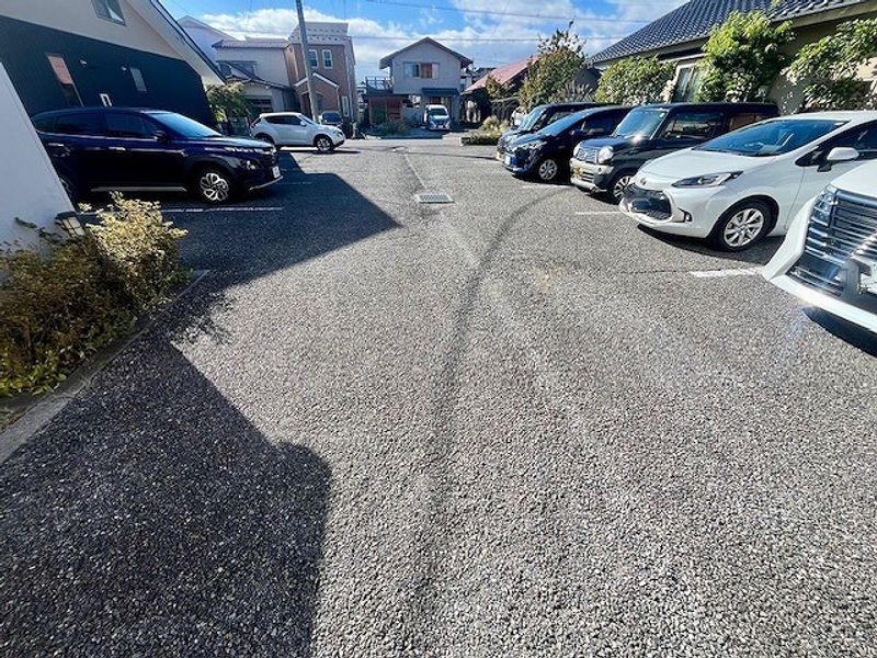 レオパレス城東 駐車場