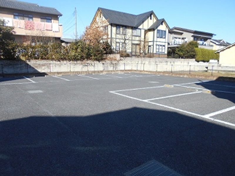 レオパレスアラモードⅡ 駐車場