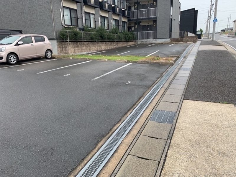 レオパレス和 駐車場