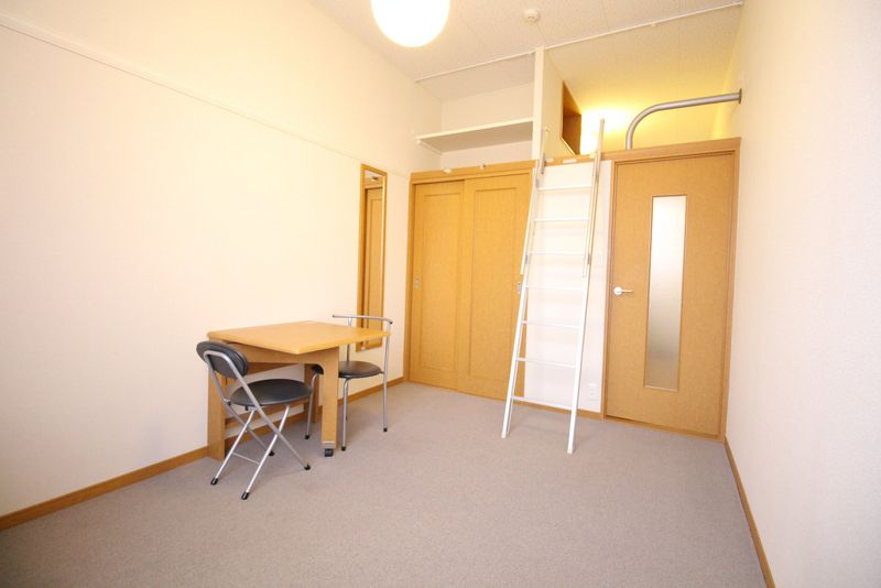 レオパレスナップロイヤル 居間