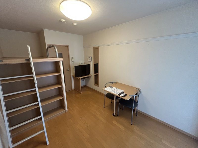 レオパレスニュートリノミラージ 居間