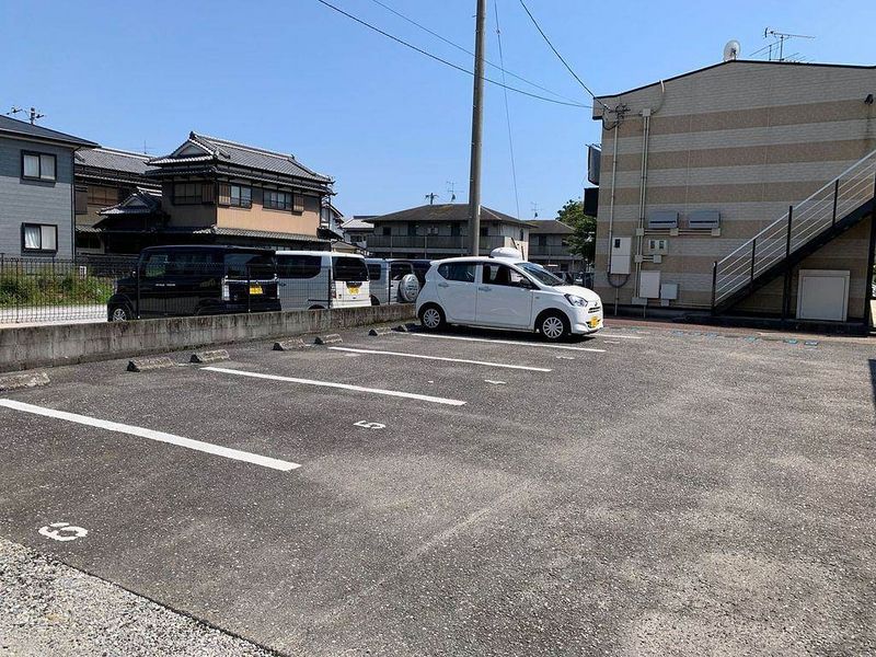レオパレス桜 駐車場