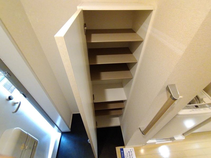 クレイノソレイユ中野新橋 玄関