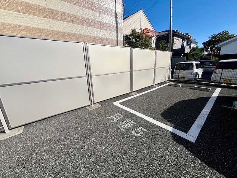 レオパレス東町 駐車場
