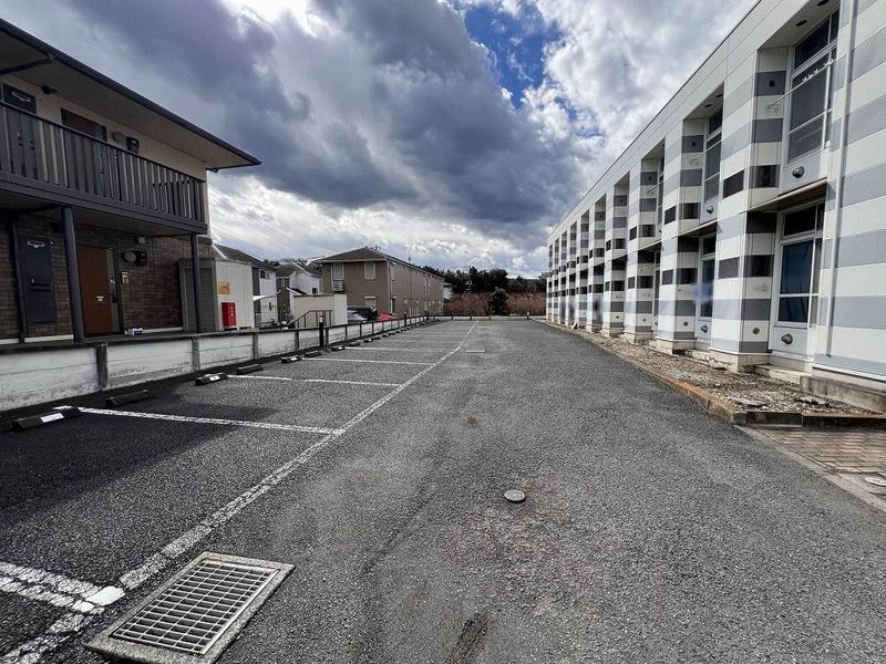 レオパレスせいざん 駐車場