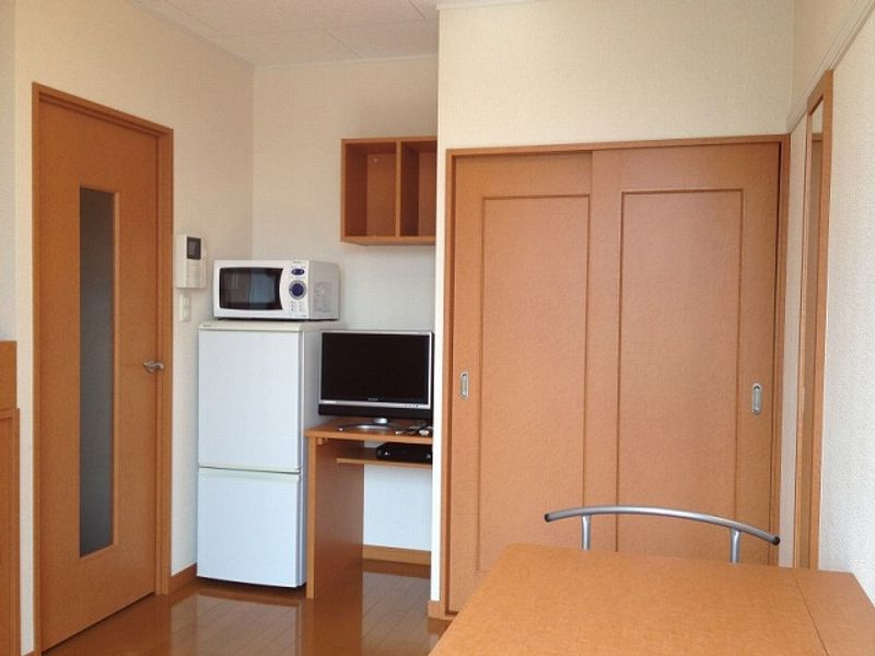 レオパレスタウンコートⅡ 居間