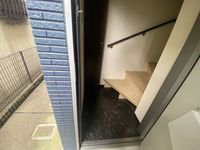 レオネクストオーエス２２ 玄関