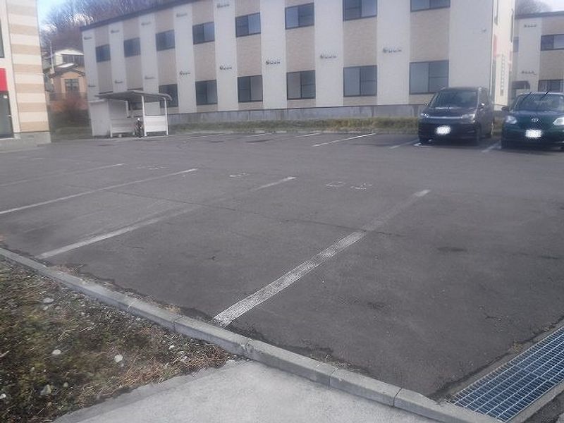 レオパレス三田Ｄ館 駐車場