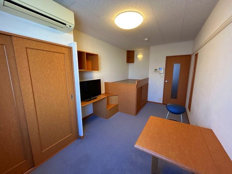 レオパレスメゾンボヌール 居間