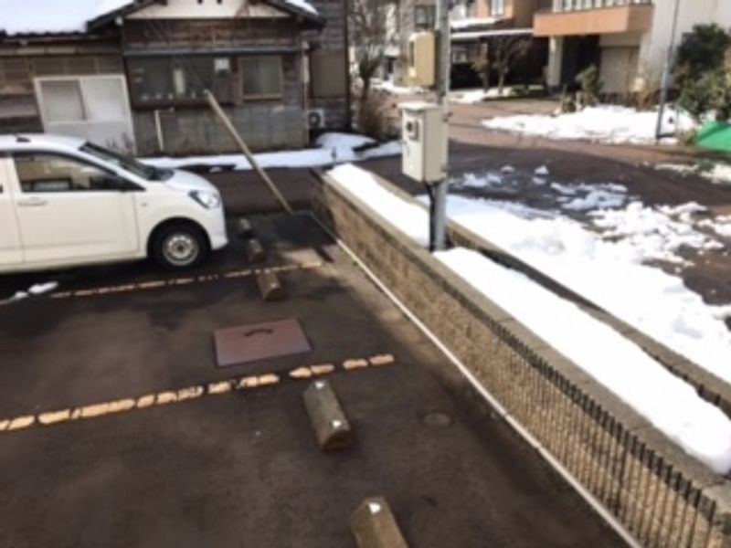 レオパレスクレサンセマム 駐車場