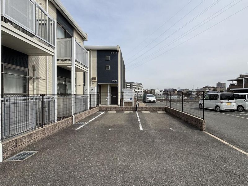 LEONEXT Sakura Godanzaka I Parking lot