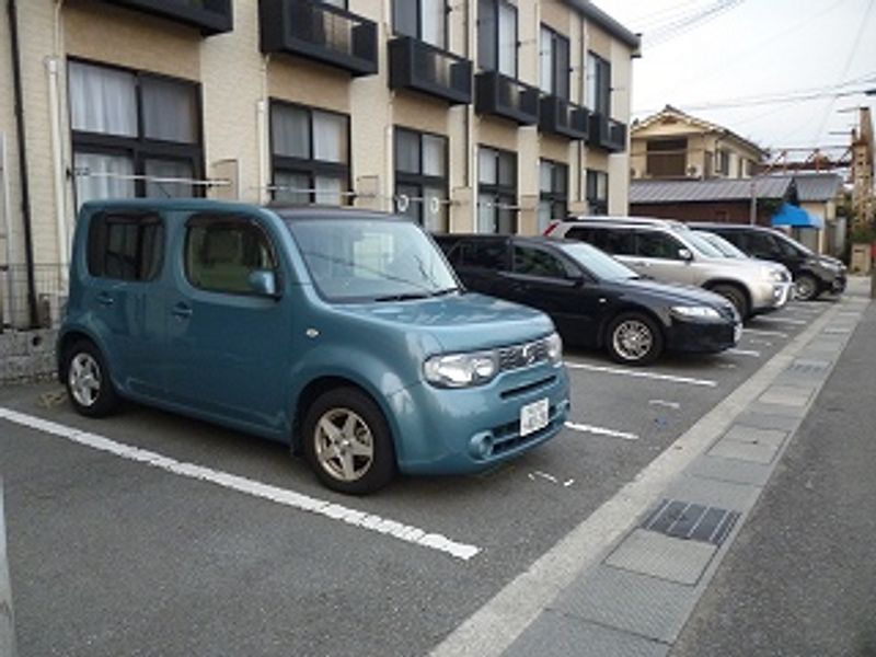 レオパレス神屋Ⅱ 駐車場