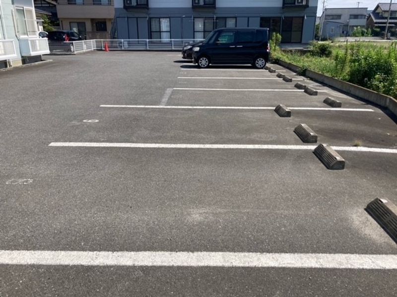 レオパレスベルデⅡ 駐車場