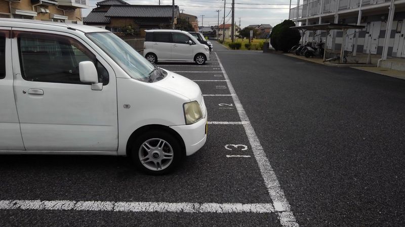 レオパレスコーポモリ 駐車場